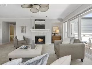 Photo #5: 127236452 Listing