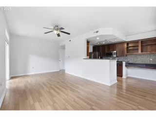 Photo #5: 127255706 Listing 