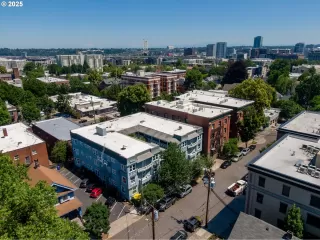 Click for more information on MLS # 127368563 : 2127 NW IRVING ST #202 More Details about MLS # 127368563 : 2127 NW IRVING ST #202