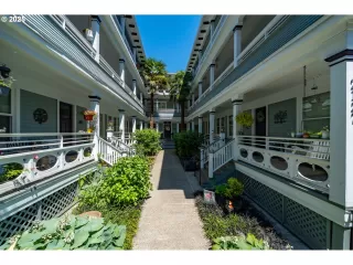 Photo #4: 127368563 Listing