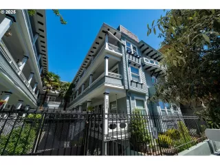 Photo #5: 127368563 Listing