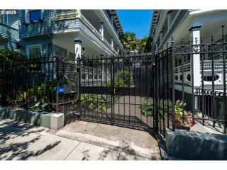 Photo #6: 127368563 Listing