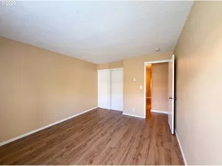 Photo #2: 127652438 Listing 