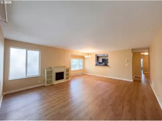 Photo #4: 127652438 Listing 