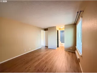 Photo #6: 127652438 Listing 