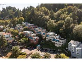 Photo #2: 127712759 Listing 