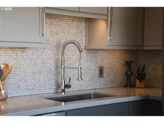 Photo #6: 127712759 Listing 