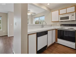 Photo #4: 127910432 Listing