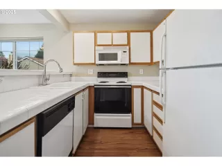 Photo #5: 127910432 Listing