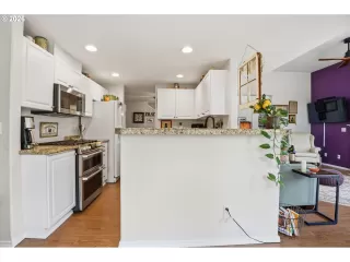 Photo #4: 128016917 Listing 