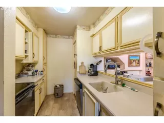 Photo #6: 128324795 Listing