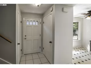 Photo #5: 129448726 Listing