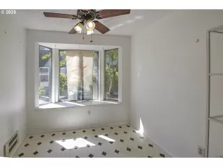 Photo #6: 129448726 Listing