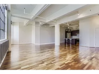 Photo #6: 129454912 Listing