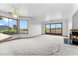 Photo #3: 129658035 Listing