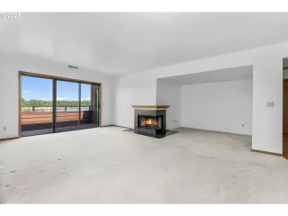 Photo #4: 129658035 Listing