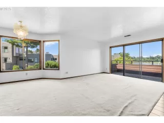 Photo #5: 129658035 Listing