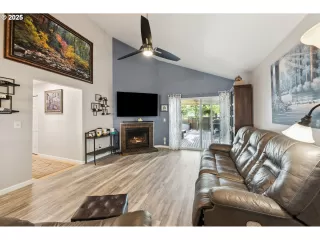 Photo #1: 129671915 Listing 