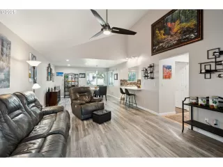 Photo #3: 129671915 Listing 