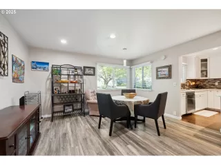 Photo #5: 129671915 Listing 