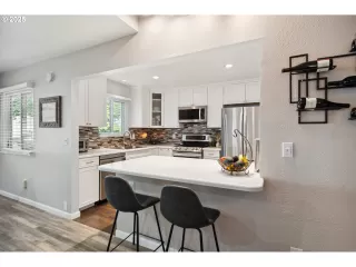 Photo #6: 129671915 Listing 