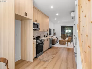 Photo #2: 129977403 Listing 