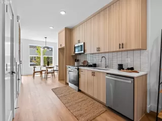 Photo #6: 129977403 Listing 