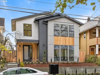 More Details about MLS # 130989793 : 2232 SE ANKENY ST 2