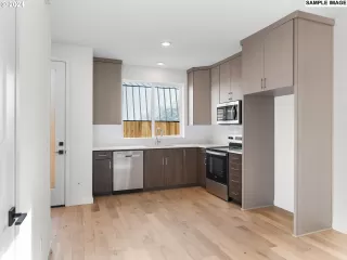 Photo #5: 130989793 Listing