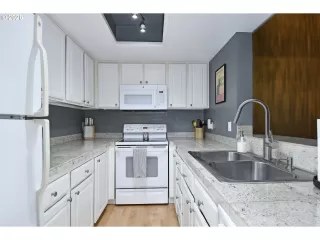 Photo #5: 131350971 Listing 