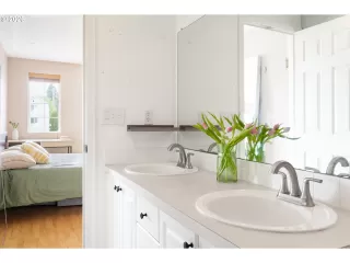 Photo #4: 131553973 Listing 