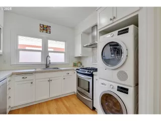 Photo #5: 131632513 Listing 