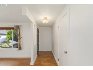 Photo #4: 132309352 Listing