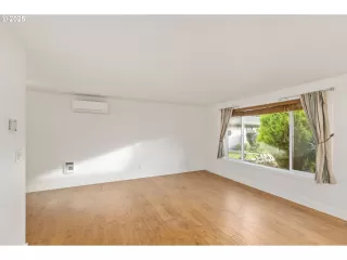 Photo #6: 132309352 Listing