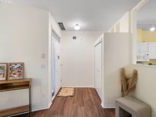 Photo #2: 132385102 Listing