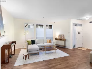 Photo #3: 132385102 Listing