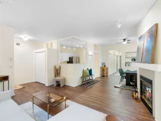 Photo #5: 132385102 Listing