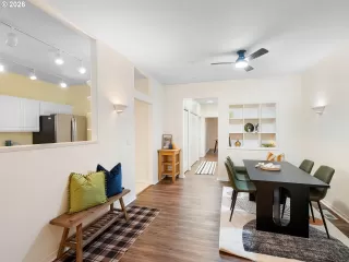 Photo #6: 132385102 Listing