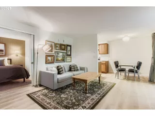 Photo #6: 132809288 Listing 