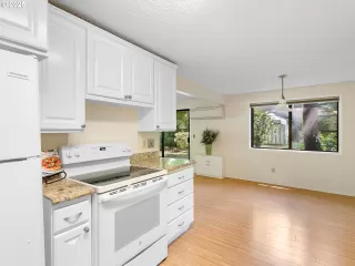 Photo #5: 133373116 Listing 