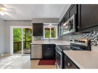 Photo #6: 133417825 Listing