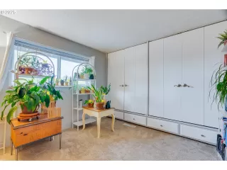 Photo #5: 134044658 Listing