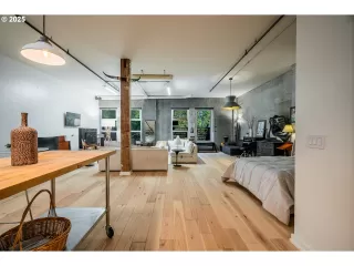 Photo #5: 134395126 Listing