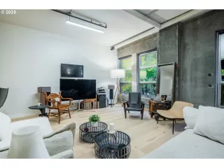 Photo #6: 134395126 Listing