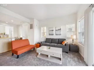 Photo #3: 134400379 Listing 