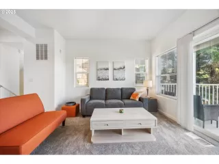 Photo #4: 134400379 Listing 