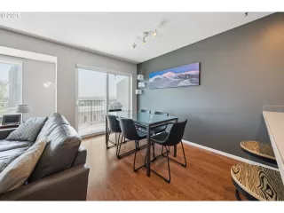 Photo #4: 134689703 Listing