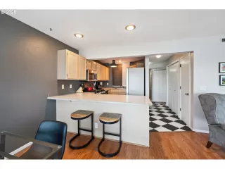 Photo #5: 134689703 Listing