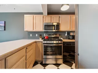 Photo #6: 134689703 Listing