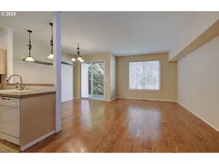 Photo #5: 134838494 Listing